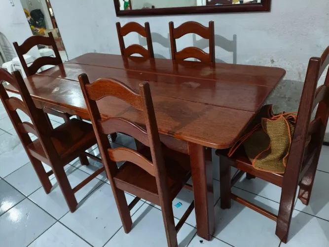 Mesa rústica madeira maciça de 6 lugares em perfeito estado!