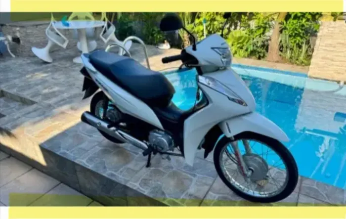 Honda Biz 110i 2021 conservadíssima