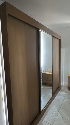 Guarda roupa semi novo