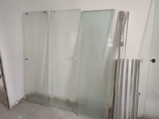 Kit dois box de ótima qualidade bons pra uso. Cobre uma área de 0,90 cm a 1,05 cm