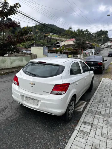Chevrolet Onix Hatch LT 1.0 8V Flex Power Mec. 4P 2015
