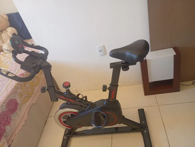 Bicicleta ergométrica semi nova