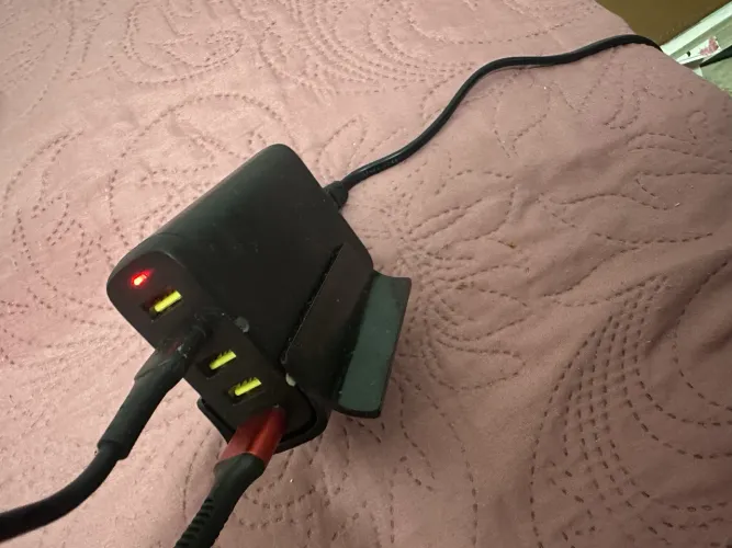 carregador de mesa Smart-ic da Pulse possui 5 portas USB