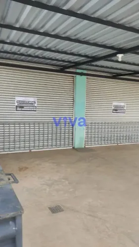 Aluga-se sala comercial con dois banheiros, sala espaçosa, Loteamento Fazenda dourados, Ar