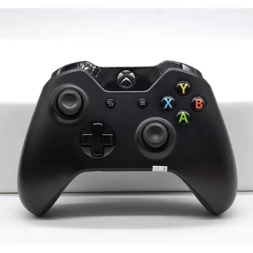 Controle Xbox One com defeito (precisa trocar o botão R2) tenho 2 controles, R$250,00 cada