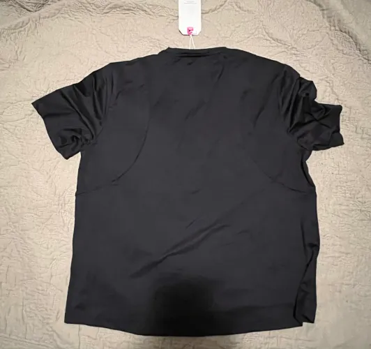 Camisa Nike feminina, tamanho G ? primeira linha