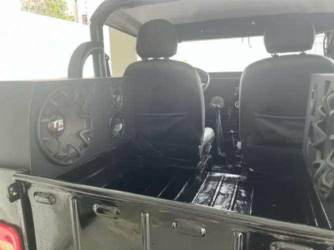 Willys Overland Jeep 2.6 12V Gasolina 2P 1975