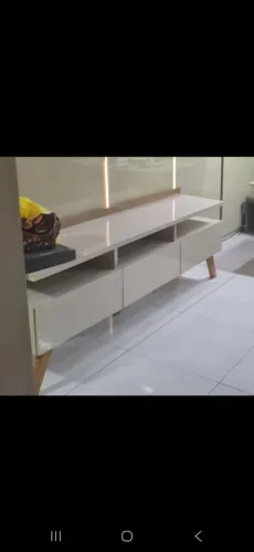 Home Projetado em Mdf Laca Pés Madeira Jatobá