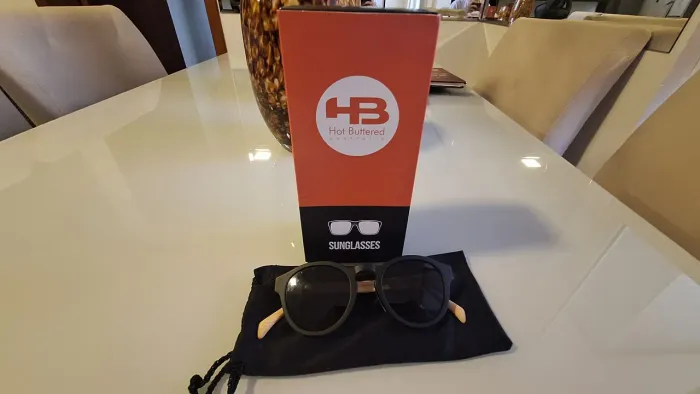 Vendo Óculos de sol HB
