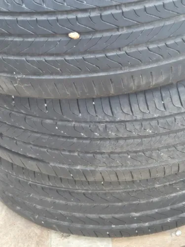 4 Pneus Renault 215/60R17 