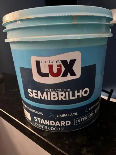 Vende -se tinta semi brilho 15 litros