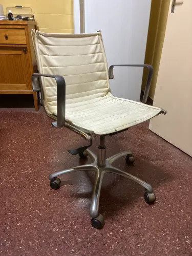 cadeira de escritório estilo eames esteirinha branca com rodinhas