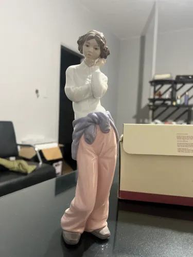 Estatua de porcelana NAO