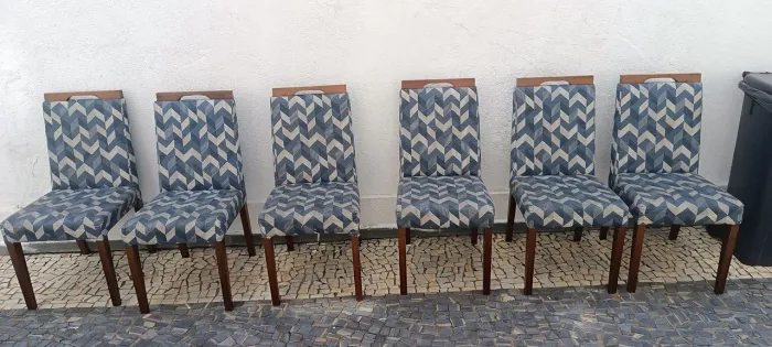 Seis cadeiras de mesa de jantar