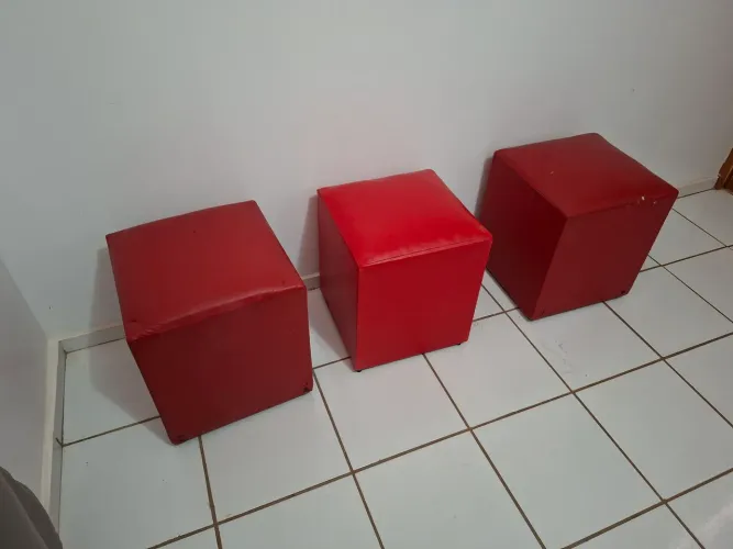 Puff quadrado vermelho