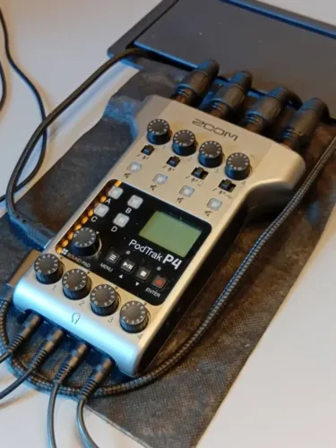 Gravador Digital e Interface de Áudio Zoom PodTrak P4
