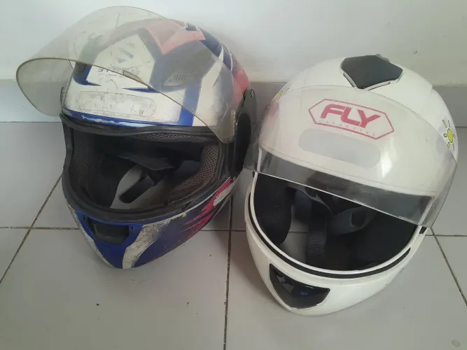 Dois capacetes por 70