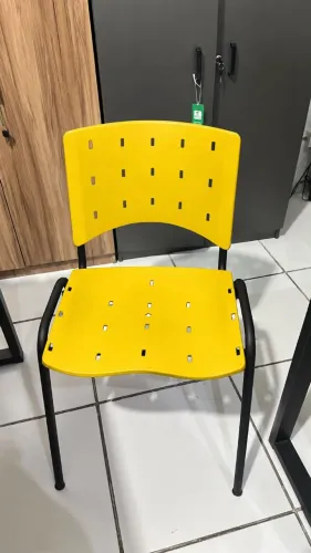 cadeira fixa amarela prisma