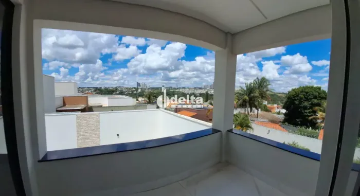 Casa com 4 quartos sendo 3 suíte disponível para Venda no bairro Cidade Jardim em Uberlând