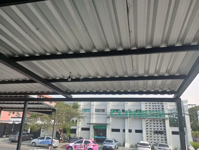 Cobertura com estrutura metálica