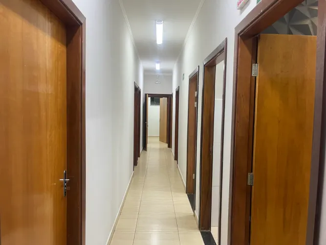 Excelente Imóvel Comercial com 7 Salas, Galpão de 100m² e Sistema de Segurança