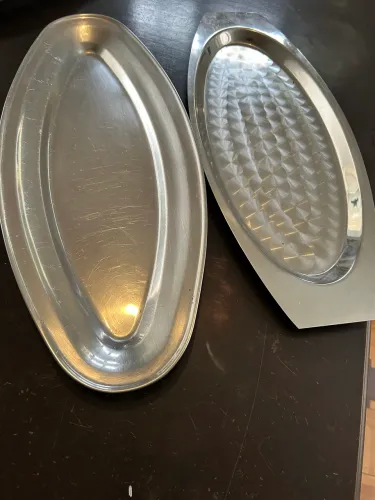 Travessas inox para peixe.