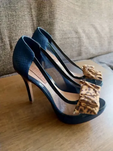 Sapato feminino schutz 34. Como novo!. Aceito trocas .
