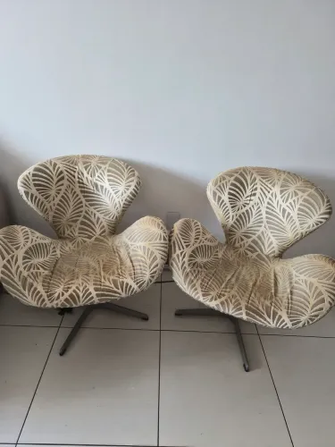 Cadeiras giratorias ( 300 cada )