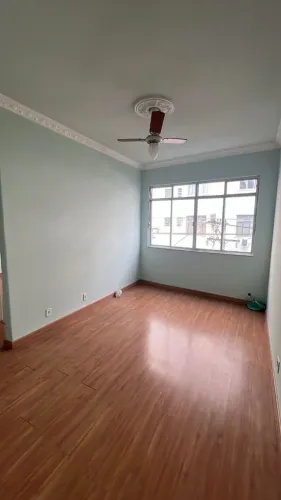 Aluga-se excelente apartamento de 2 Quartos no Centro de Niterói