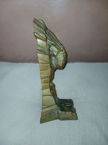 Escultura de bronze antiga assinada pela artista plástico Maria Bonomi "bola de ouro "