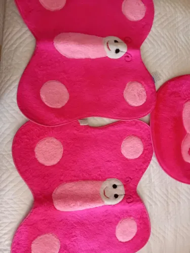 Conjunto de tapete peluciado infantil para banheiro