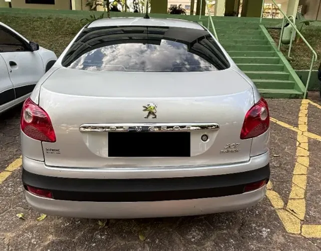 Peugeot 207 Sedan Passion XR 1.4 Flex 8V 4P 2009