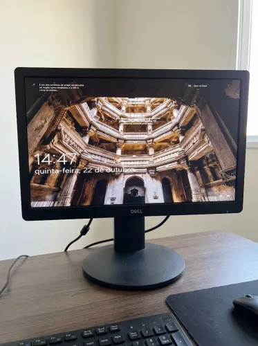 Monitor Dell 21.5" Full HD - Ajuste de Altura e Rotação Vertical (Pivot)