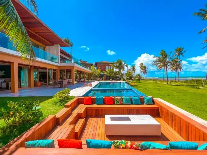 CASA FRENTE MAR LOCAÇÃO DE TEMPORADA COM 10 SUITES