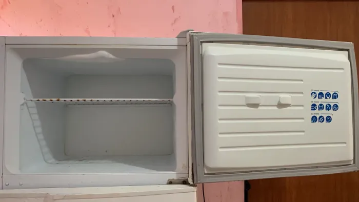 geladeira dako redk 38, toda boa e gelando bem , borracha trocada recentemente 