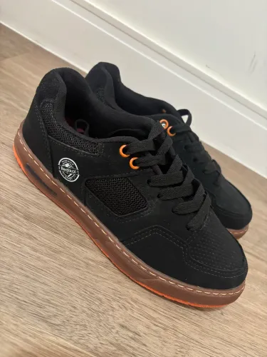 Tênis unissex NOVO número 35