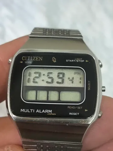 Relógio Citizen digital antigo multi alarm