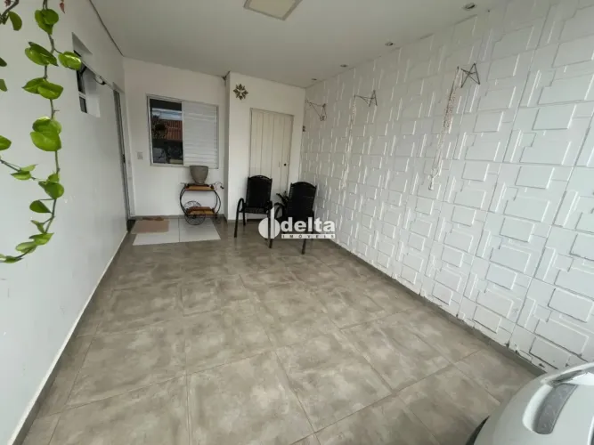 Casa em condomínio com 3 quartos sendo 1 suíte disponível para venda no bairro Aclimação e
