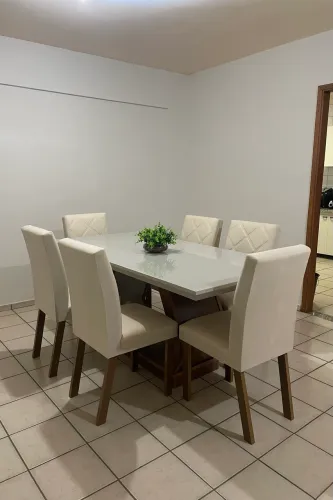 Mesa de jantar com 6 cadeiras