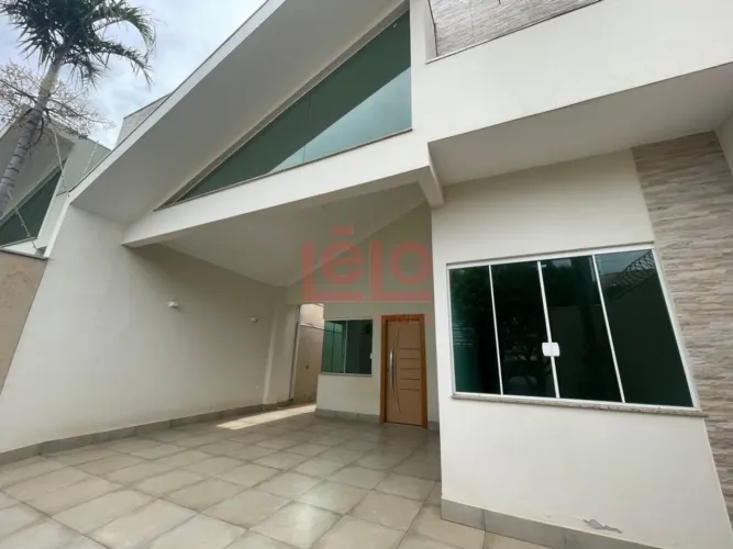 Casa para alugar em Maringá, no Jardim Monte Rei, com 3 quartos, sendo 1 suíte, 102,44 m²