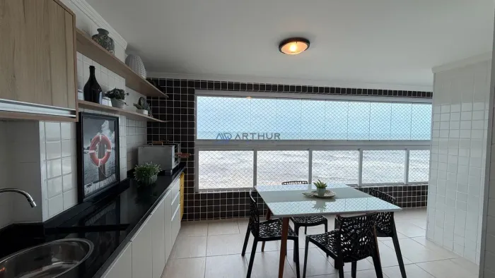 Apartamento à venda em Mongaguá, Frente Mar com 2 dormitórios e lazer completo