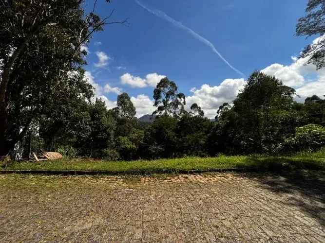 VENDO ÓTIMO TERRENO EM CONDOMÍNIO NOBRE EM TERESÓPOLIS