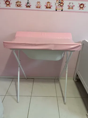 Kit guarda-roupa, cama e banheira com suporte