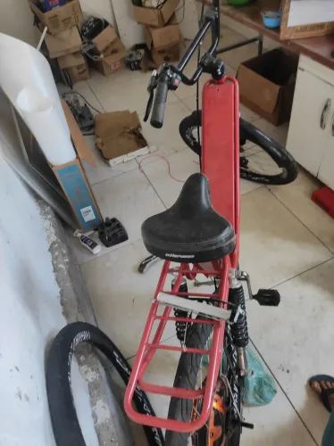 Bicicleta elétrica 800w não tem bateria E os cabos cortados 