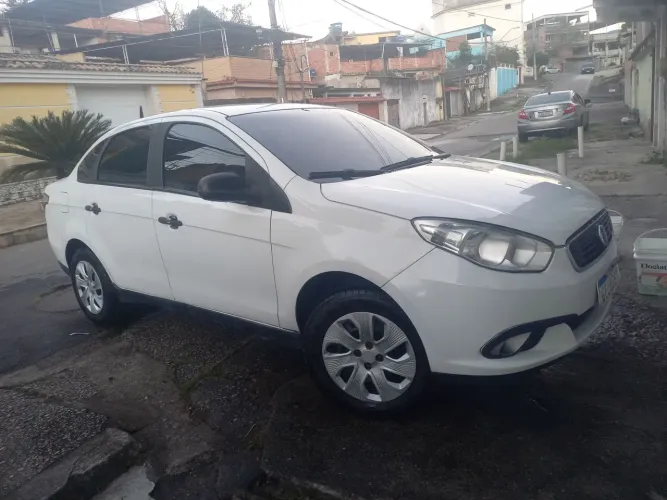 Fiat Grand Siena Essence 1.6 Flex 16V 2016