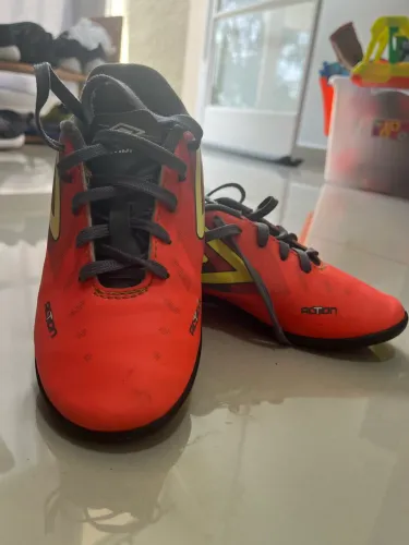 Chuteira Society infantil menino n° 32 UMBRO  