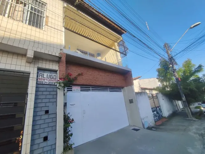 Casa duplex na Parquelândia, próx ao Center Box e Igreja Redonda