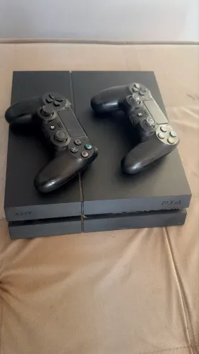 Ps4 PlayStation 4 - 1 TB c/ 2 controles