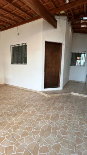 Casa Térrea - 2 Dormitórios com Quintal no Marlene Miranda (Taubaté/SP)