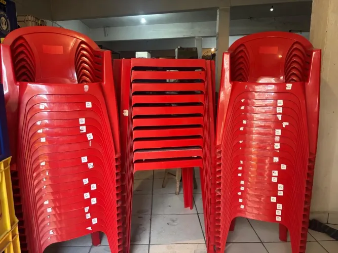 Mesa de plástico Tramontina Kaiser